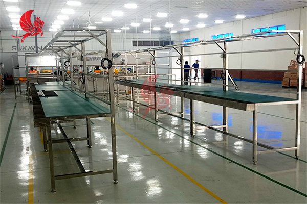 Bàn thao tác Sukavina được vận hành trong nhà máy 